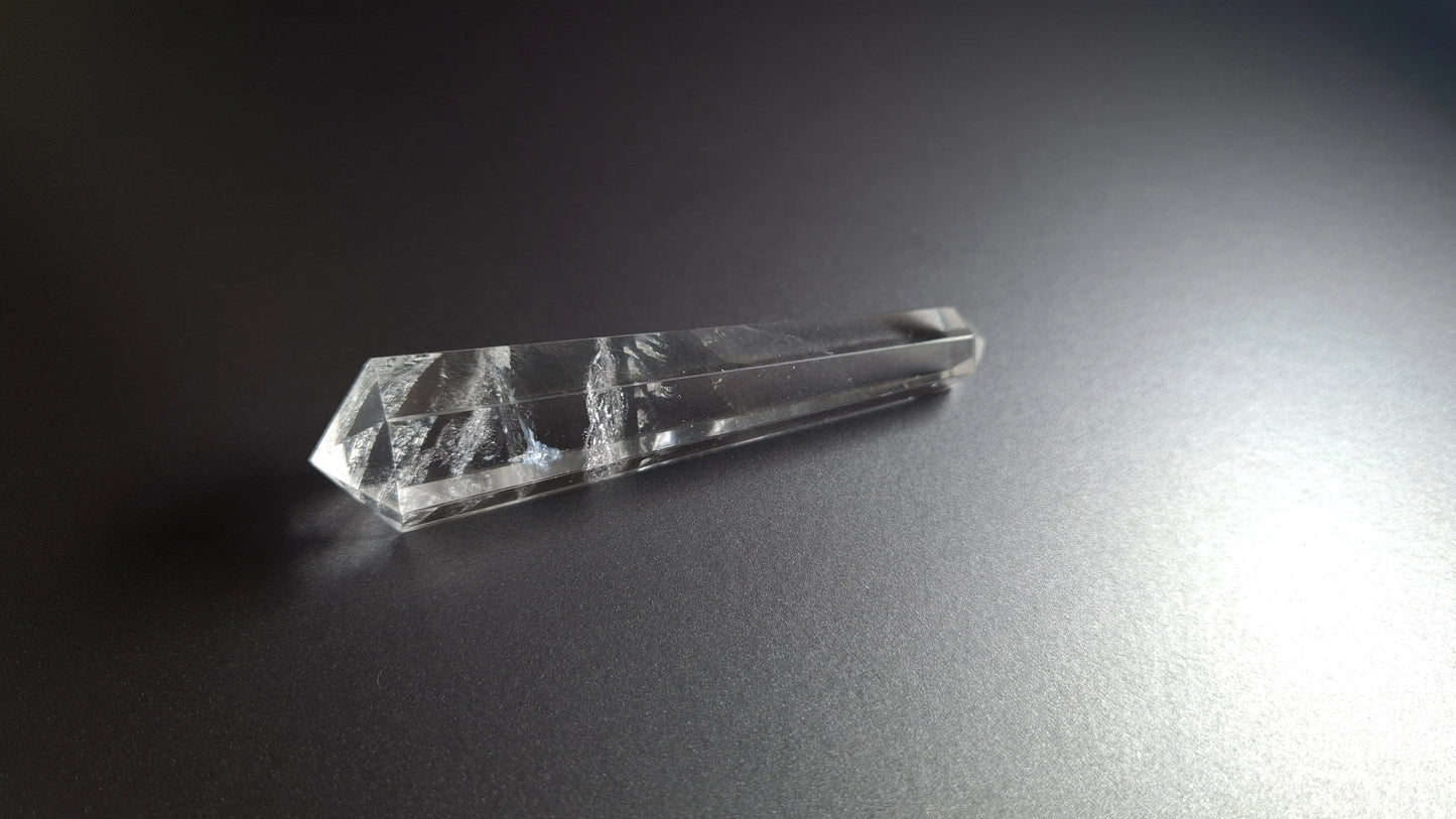 Cristal de quartz - 6 facettes - 7.7 x 1.8 cm - 26.2 g Ma boutique