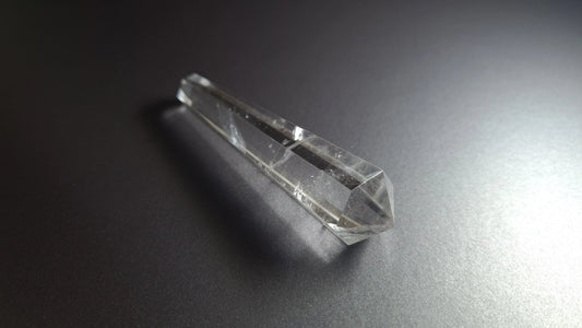 Cristal de quartz - 6 facettes - 7.7 x 1.8 cm - 26.2 g Ma boutique