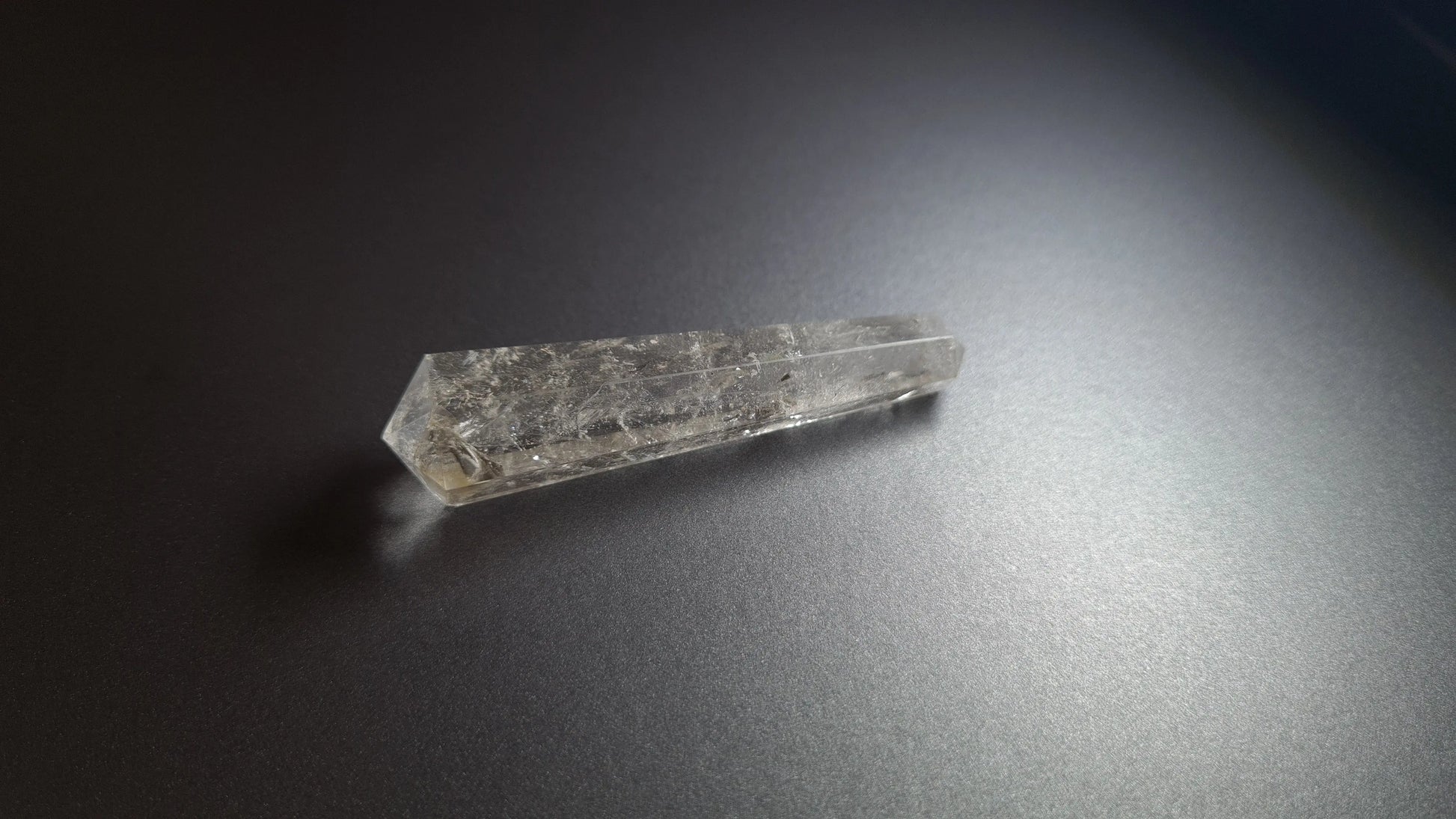 Cristal de quartz - 6 facettes - 6.9 x 1.7 cm - 21.3 g Ma boutique