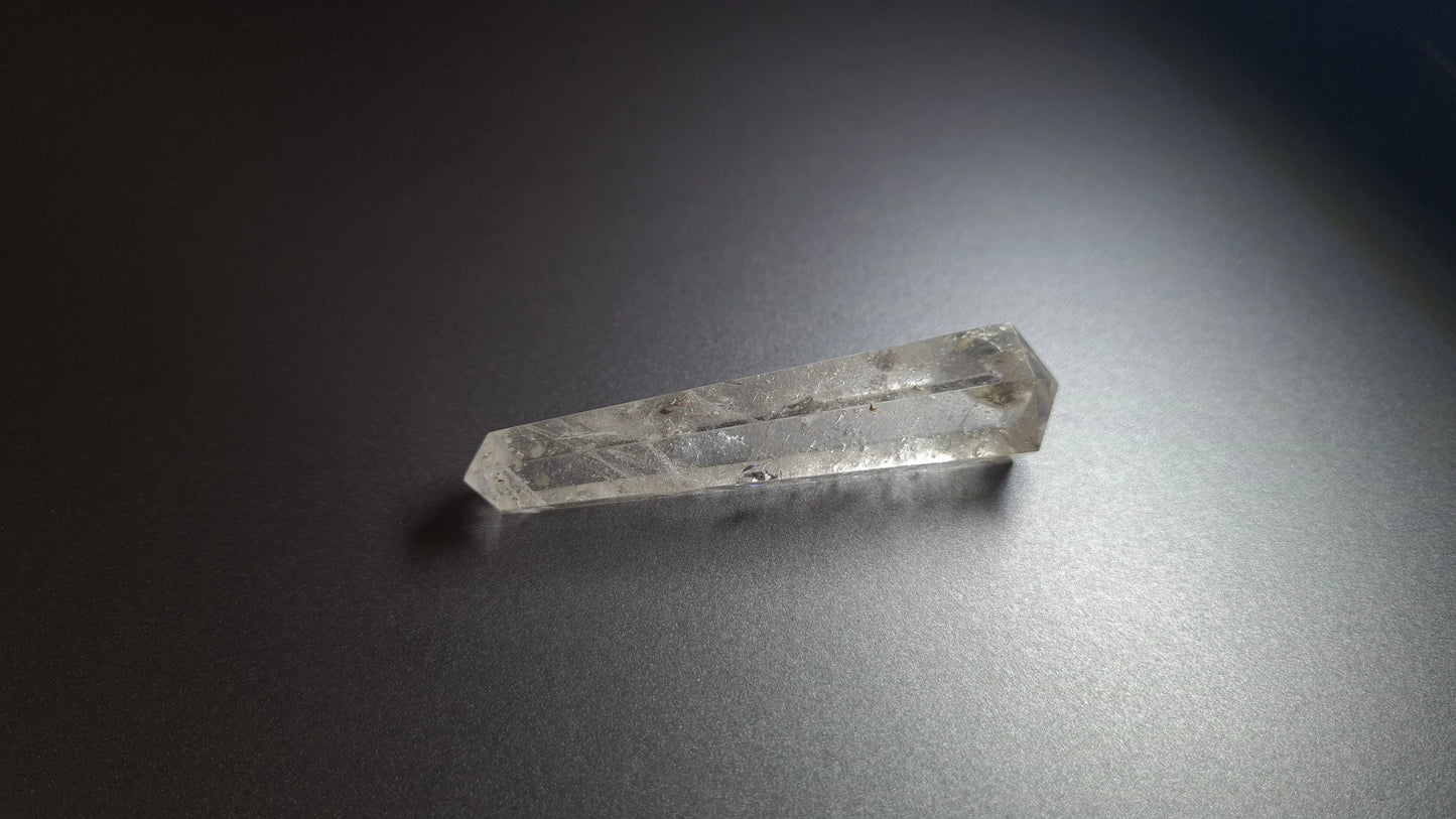 Cristal de quartz - 6 facettes - 6.9 x 1.7 cm - 21.3 g Ma boutique