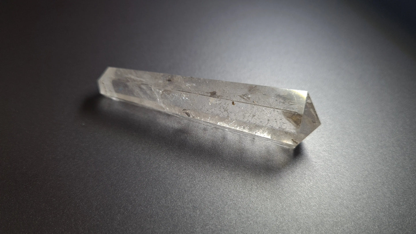 Cristal de quartz - 6 facettes - 6.9 x 1.7 cm - 21.3 g Ma boutique