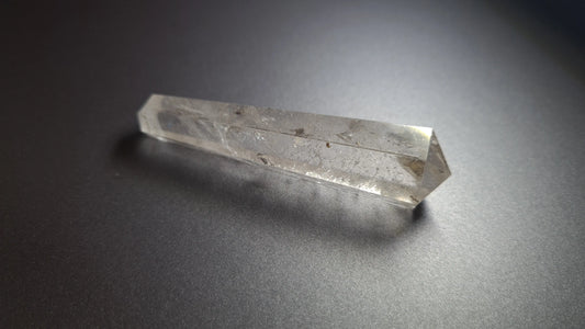 Cristal de quartz - 6 facettes - 6.9 x 1.7 cm - 21.3 g Ma boutique