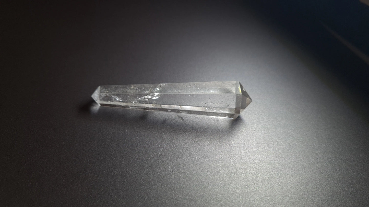 Cristal de quartz - 6 facettes - 7.4 x 1.8 cm - 24.4 g Ma boutique