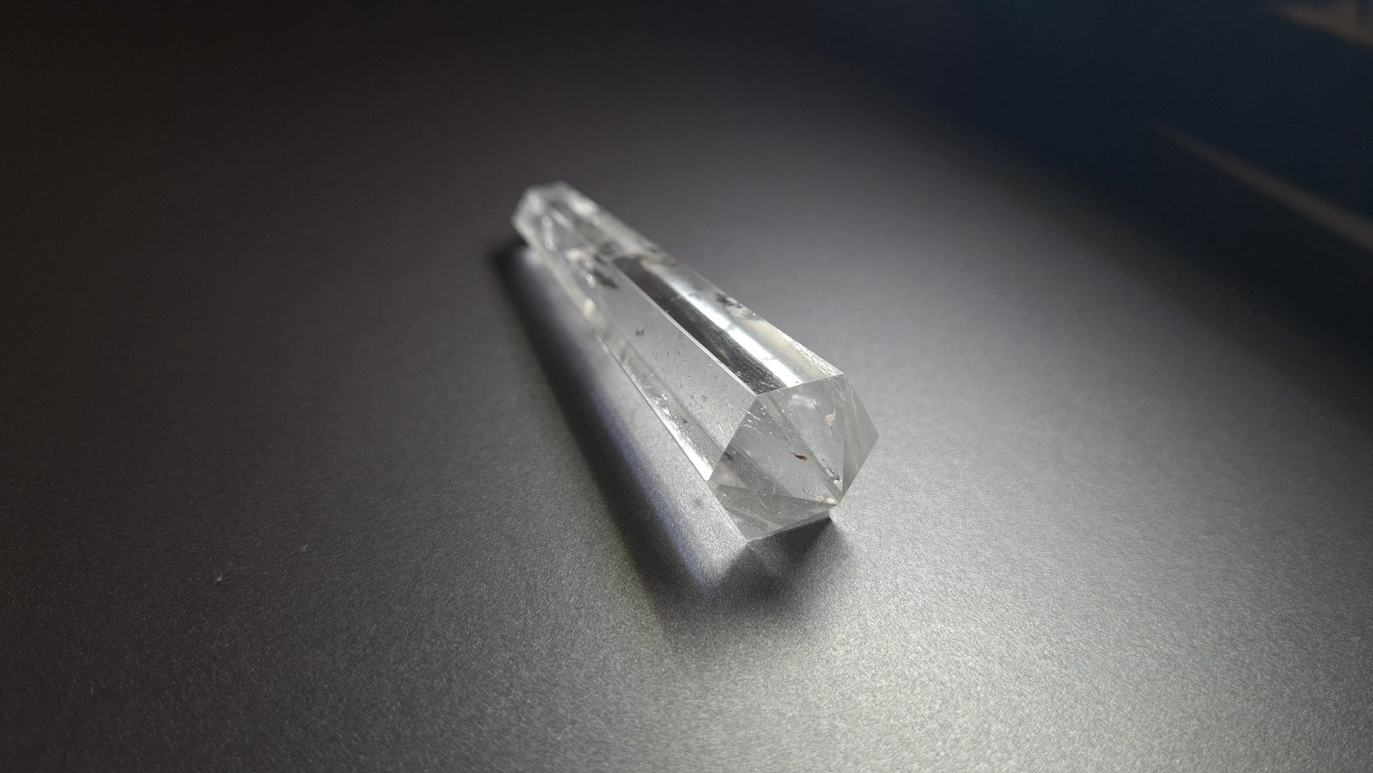 Cristal de quartz - 6 facettes - 7.4 x 1.8 cm - 24.4 g Ma boutique