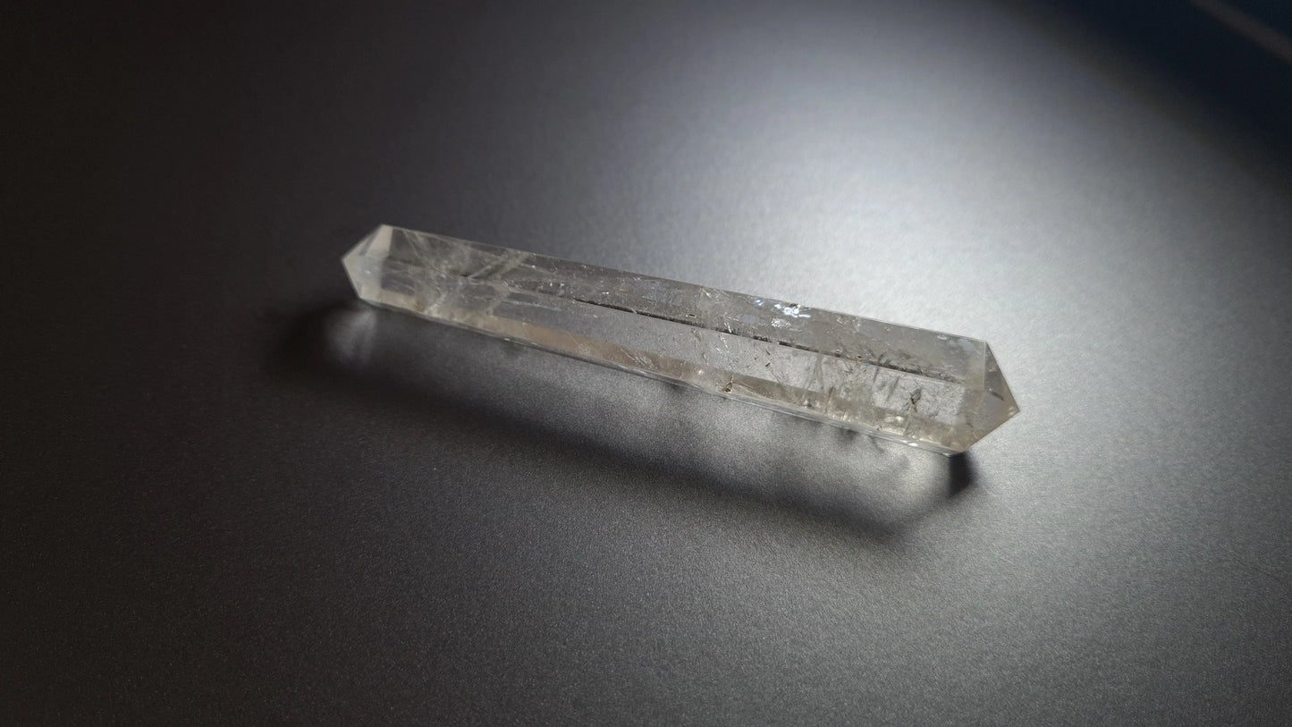 Cristal de quartz - 6 facettes - 9.5 x 1.7 cm - 35.5 g Ma boutique