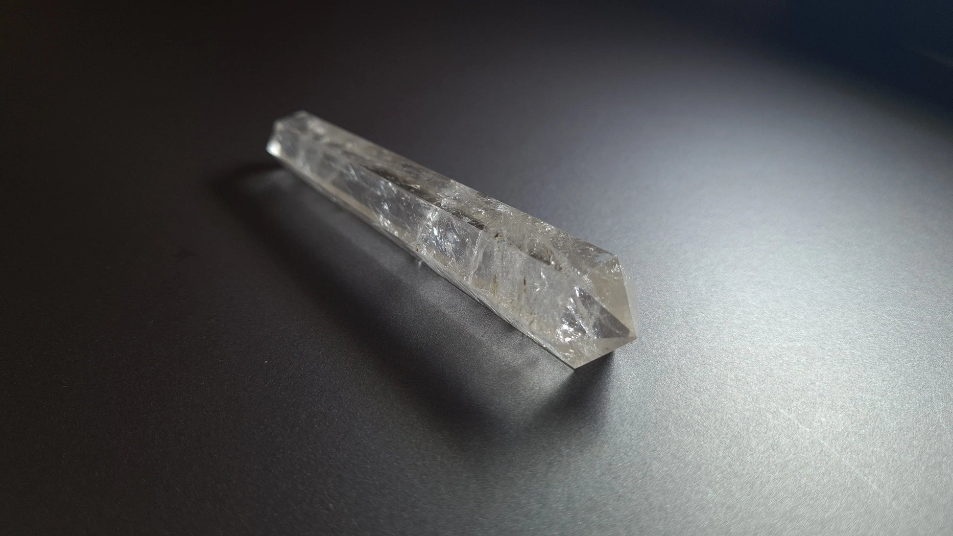 Cristal de quartz - 6 facettes - 9.5 x 1.7 cm - 35.5 g Ma boutique