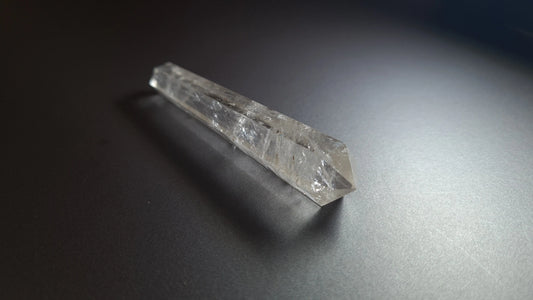 Cristal de quartz - 6 facettes - 9.5 x 1.7 cm - 35.5 g Ma boutique