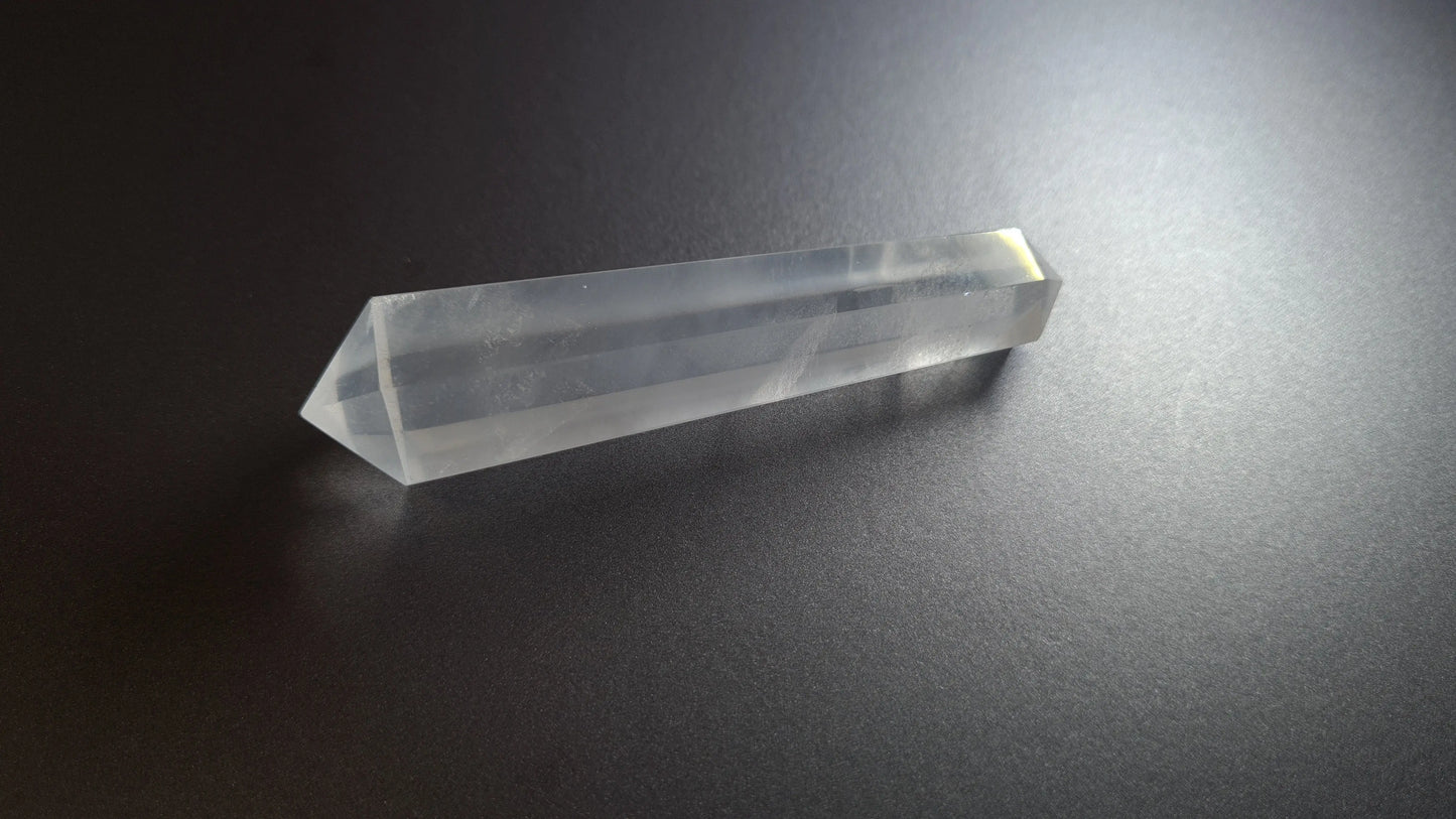 Cristal de quartz - 6 facettes - 8.3 x 2 cm - 40.5 g Ma boutique