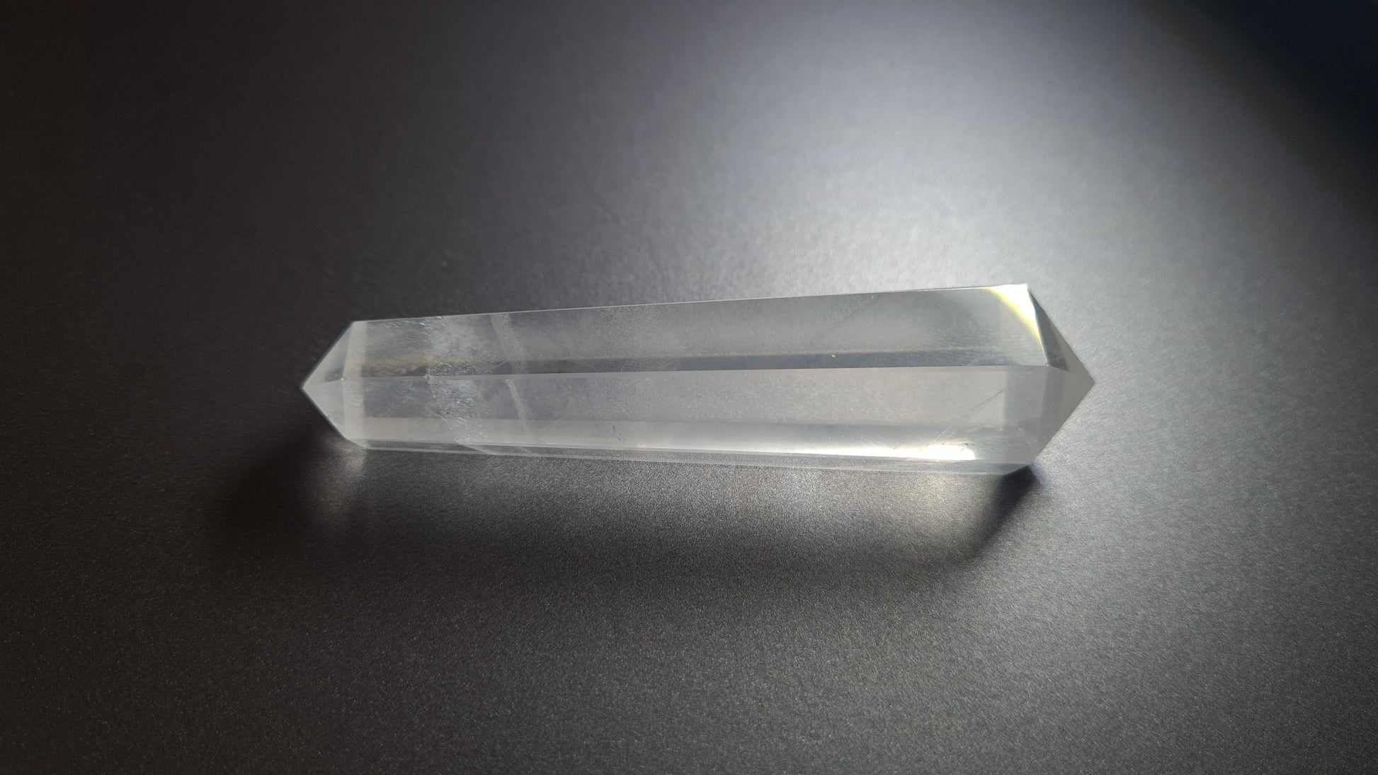 Cristal de quartz - 6 facettes - 8.3 x 2 cm - 40.5 g Ma boutique