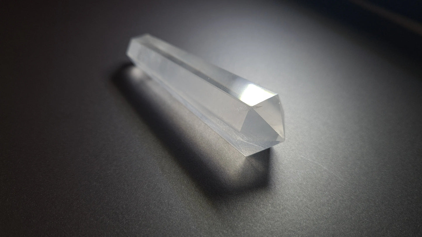 Cristal de quartz - 6 facettes - 8.3 x 2 cm - 40.5 g Ma boutique