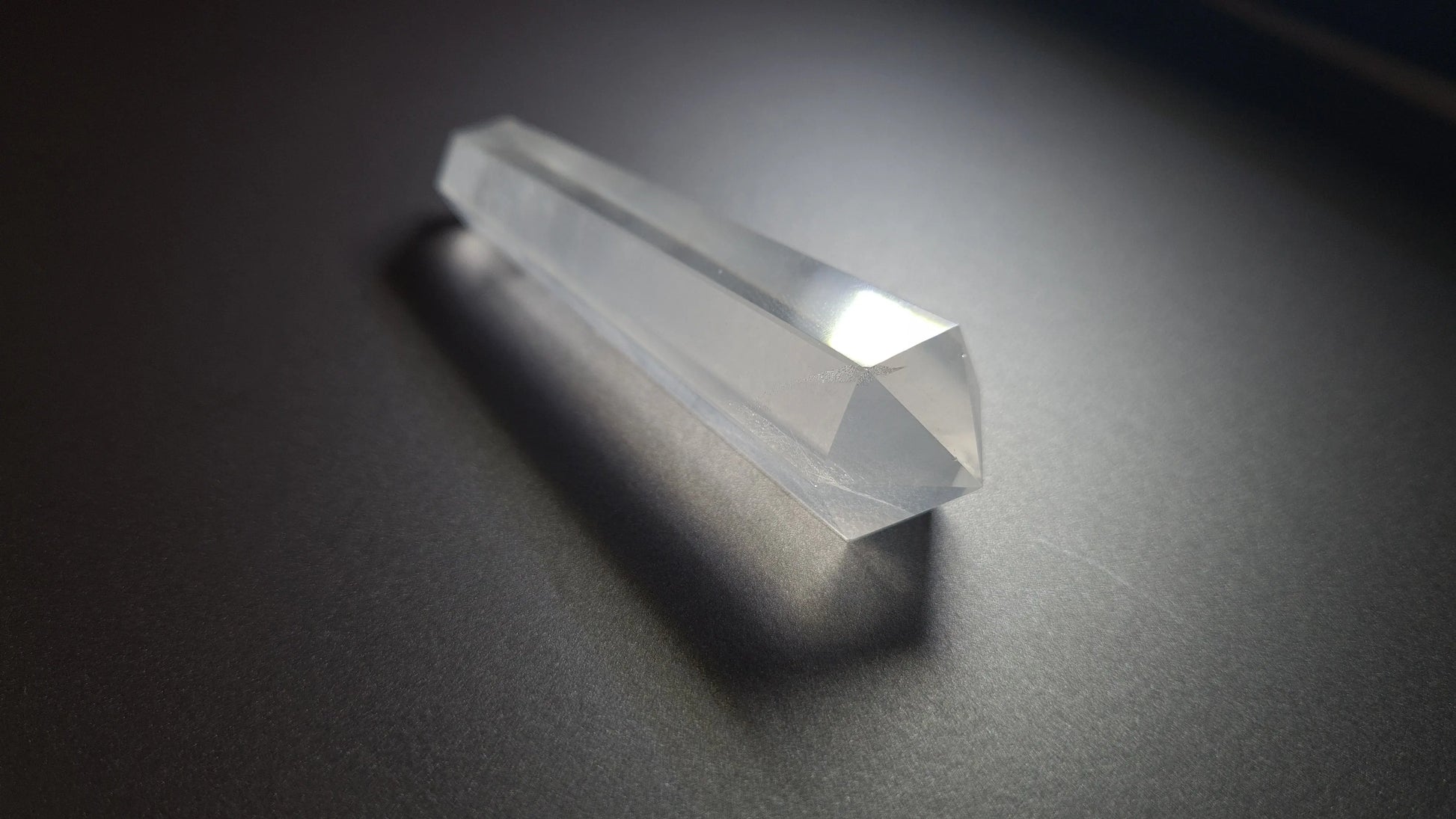 Cristal de quartz - 6 facettes - 8.3 x 2 cm - 40.5 g Ma boutique
