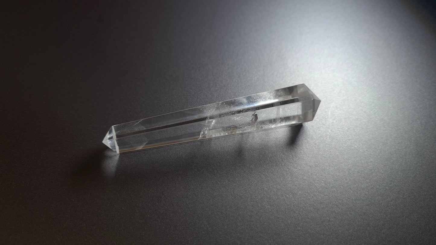 Cristal de quartz - 6 facettes - 8.4 x 1.7 cm - 27.8 g Ma boutique