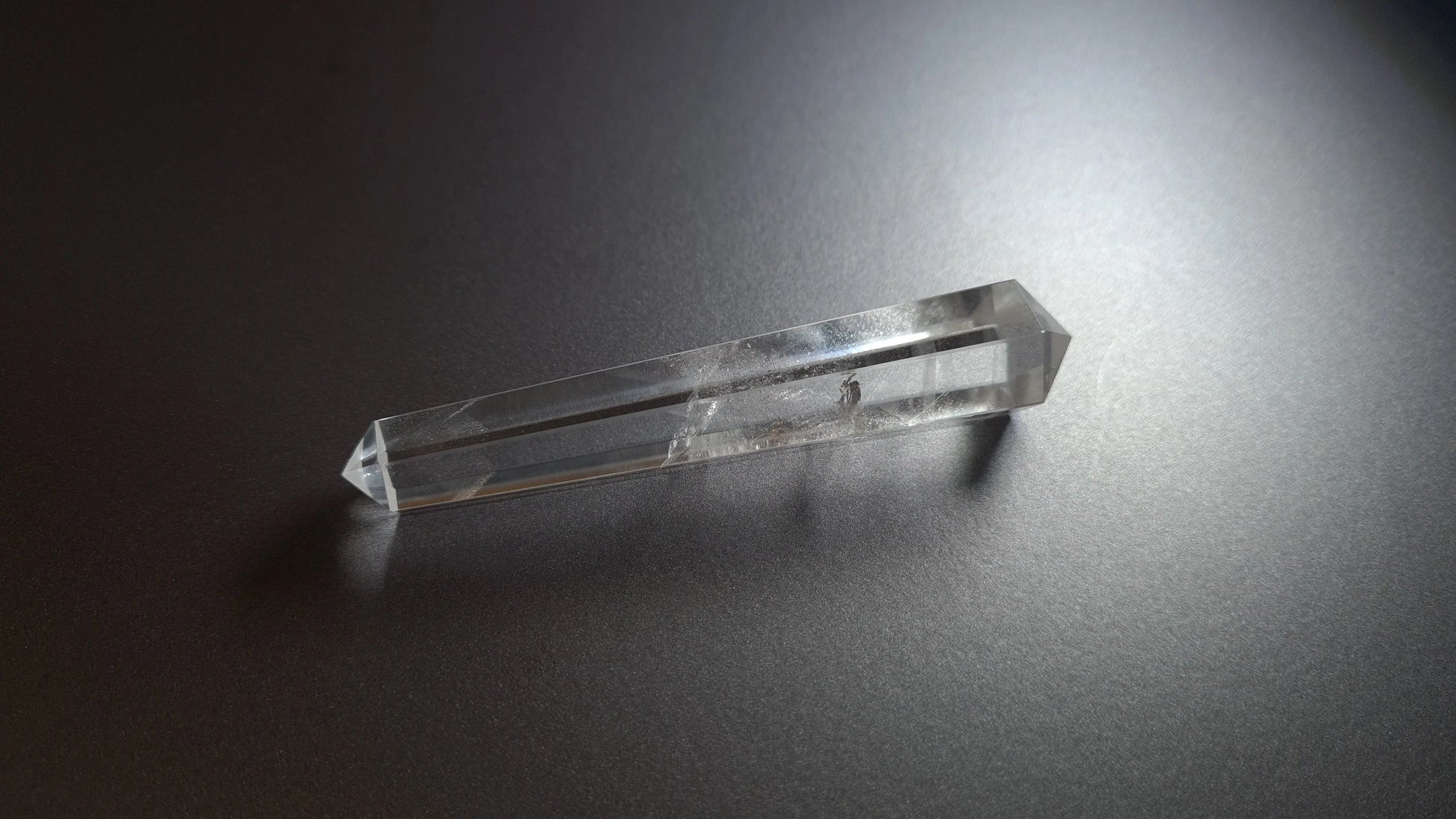 Cristal de quartz - 6 facettes - 8.4 x 1.7 cm - 27.8 g Ma boutique