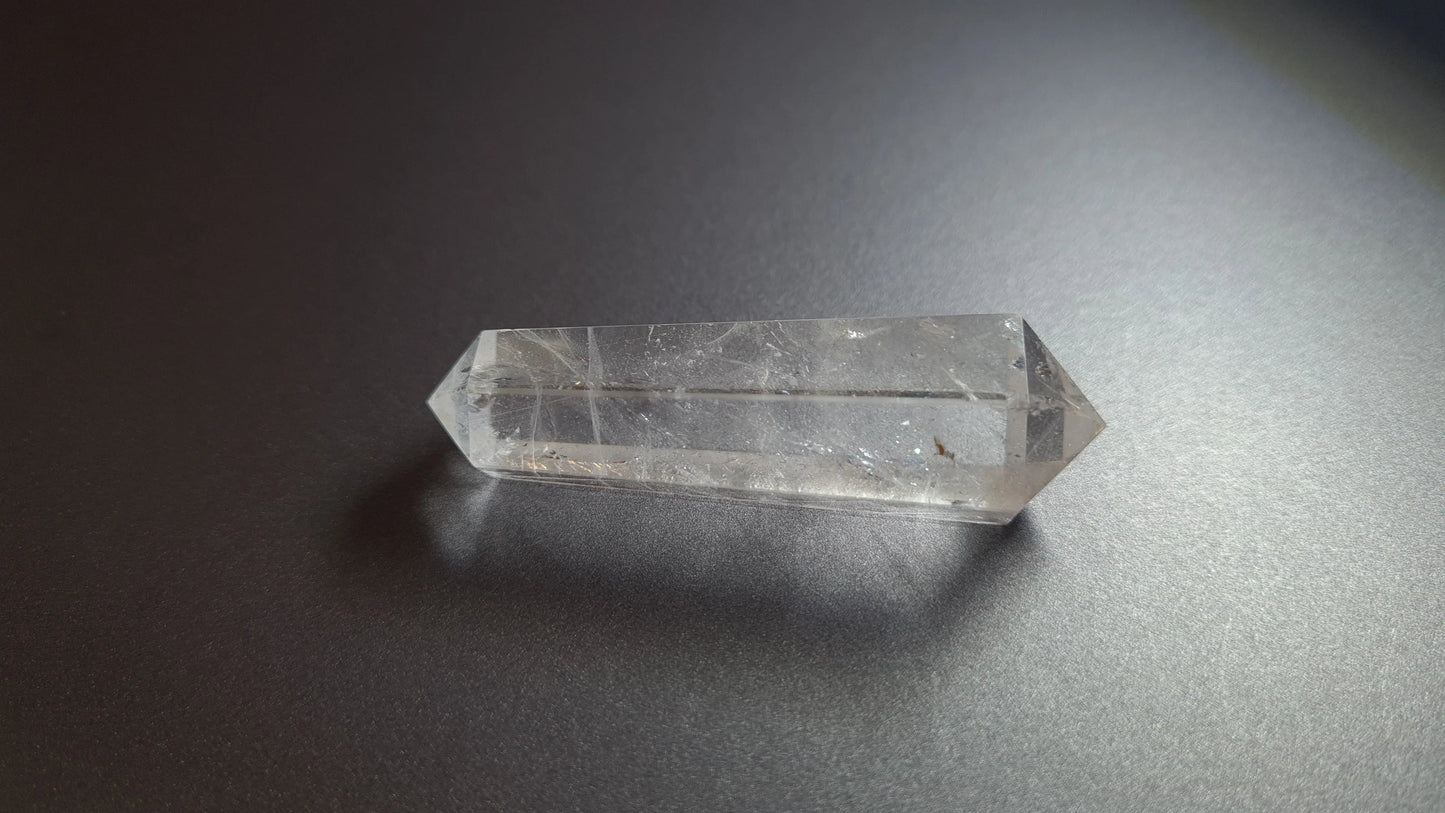 Cristal de quartz - 6 facettes - 5.9 x 1.9 cm - 23.5 g Ma boutique