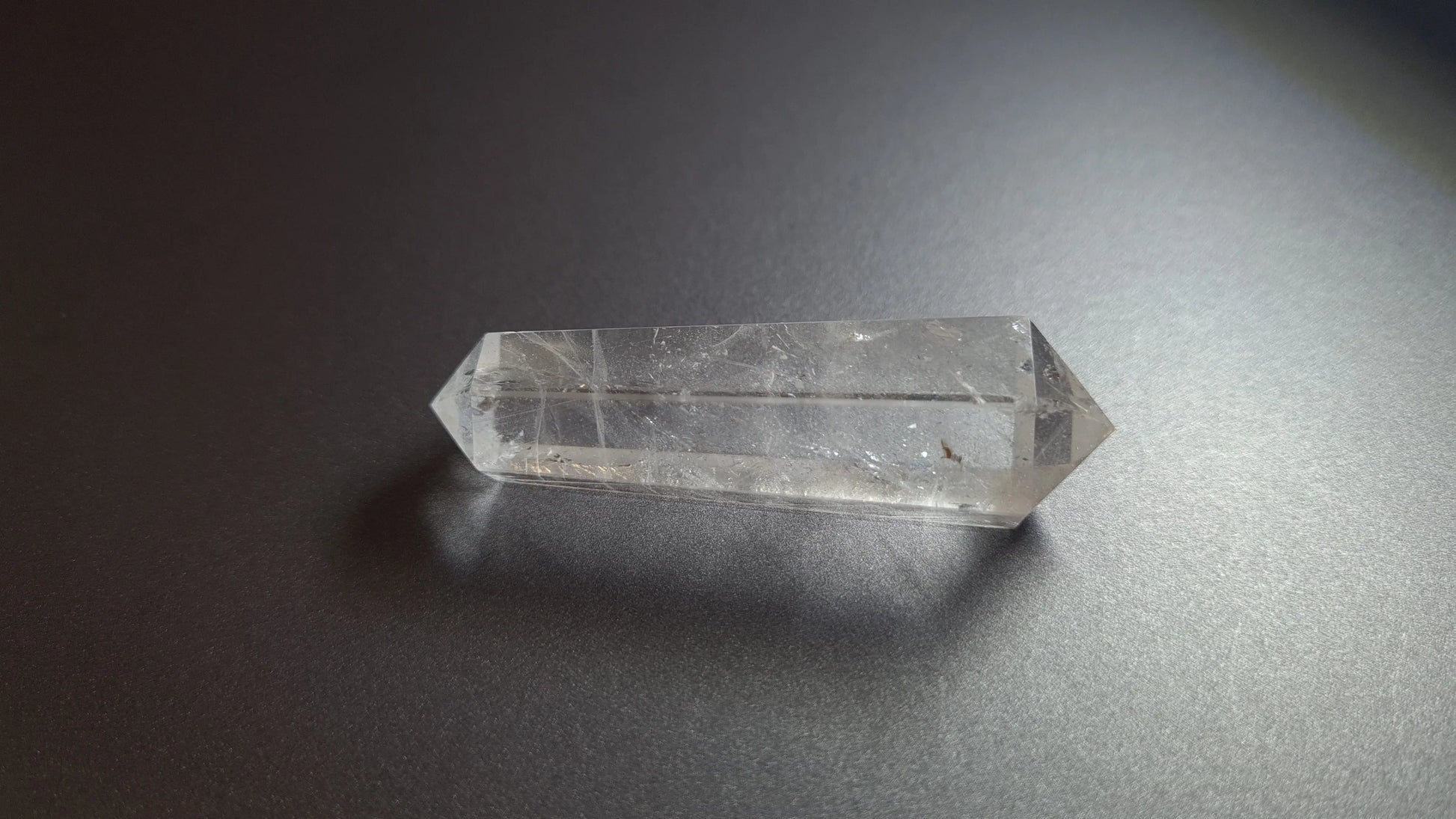 Cristal de quartz - 6 facettes - 5.9 x 1.9 cm - 23.5 g Ma boutique
