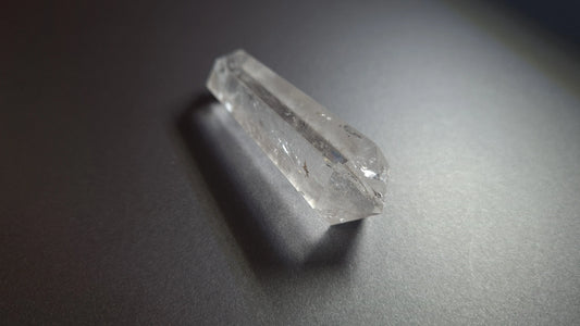 Cristal de quartz - 6 facettes - 5.9 x 1.9 cm - 23.5 g Ma boutique