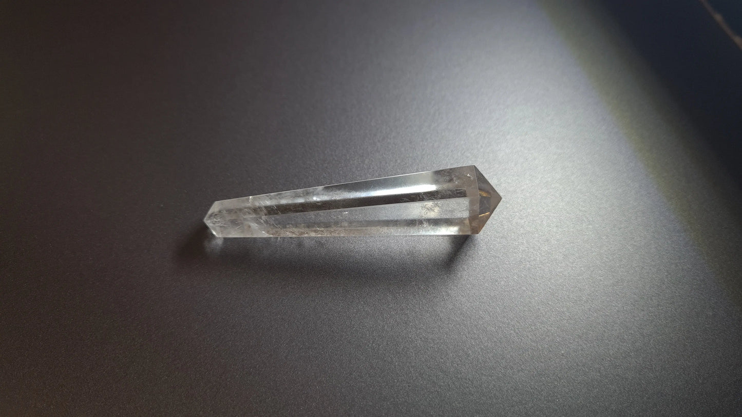 Cristal de quartz - 6 facettes - 7 x 1.8 cm - 23.4 g Ma boutique
