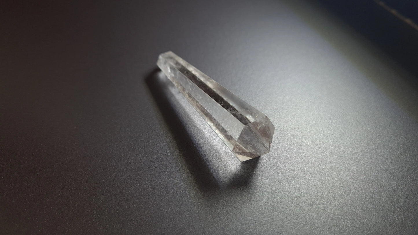 Cristal de quartz - 6 facettes - 7 x 1.8 cm - 23.4 g Ma boutique