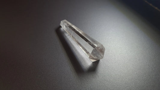 Cristal de quartz - 6 facettes - 7 x 1.8 cm - 23.4 g Ma boutique