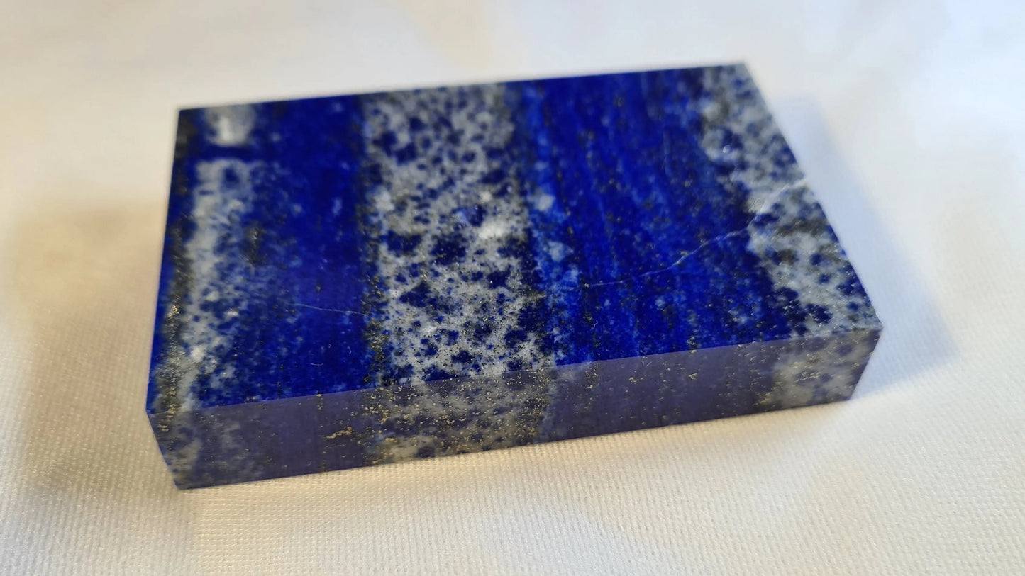 Plaque de lapis lazuli 1.3x5x7.5cm Cristal Roche
