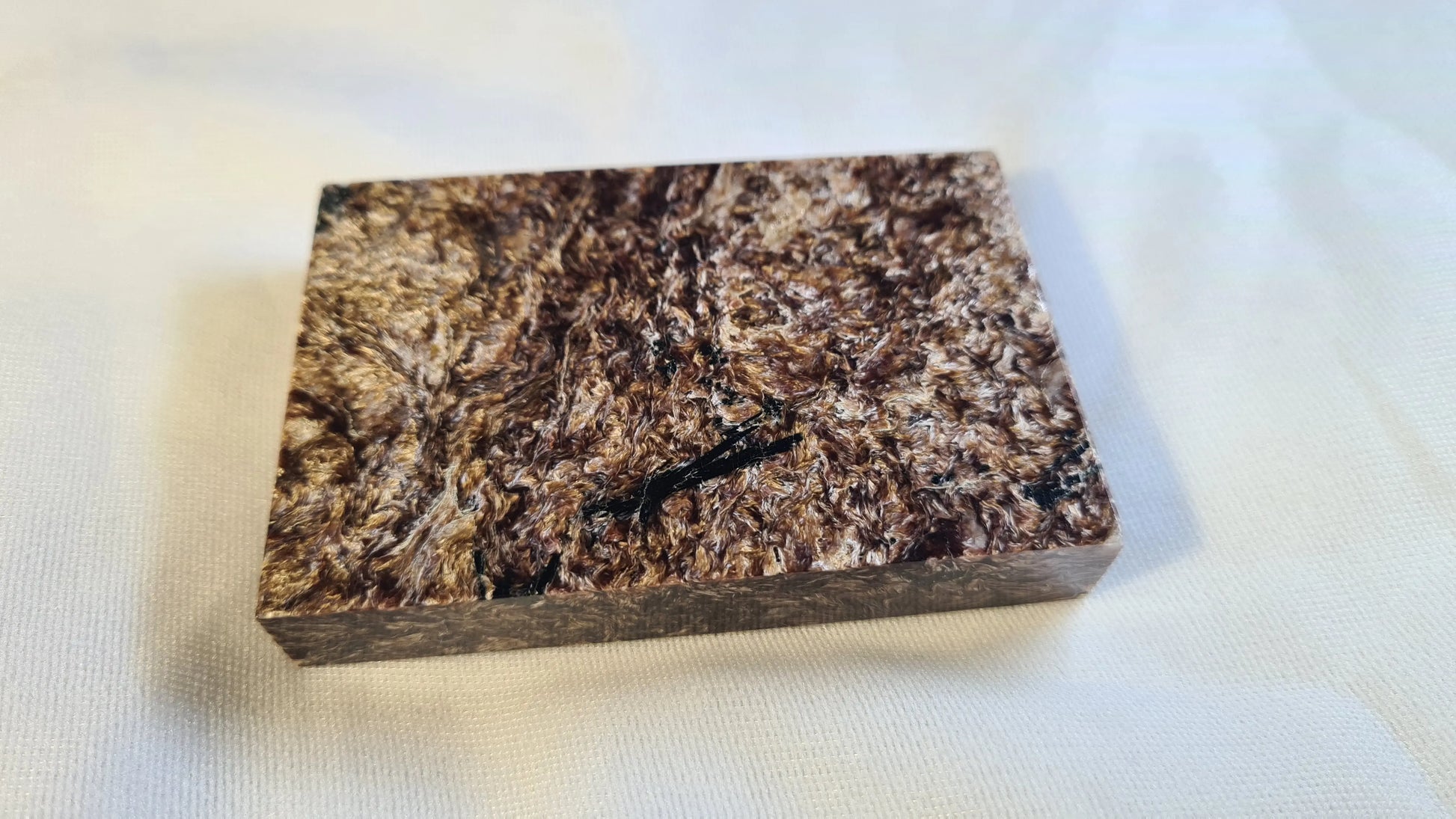 Plaque de charoïte 1.3x5x7.5cm Cristal Roche