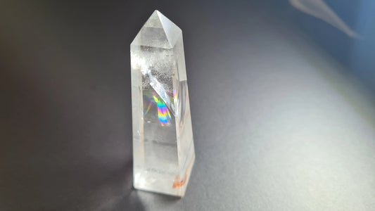 Tour de cristal de quartz 4 faces 8.1cm Cristal Roche