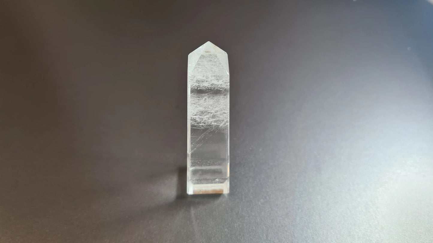 Tour de cristal de quartz 4 faces 8.6cm Cristal Roche