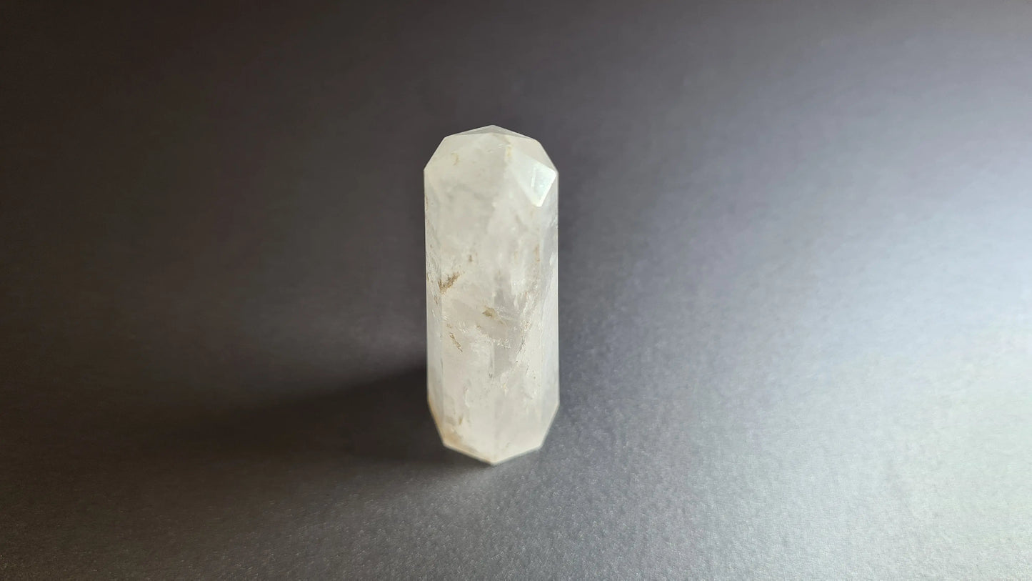 Tour de cristal de quartz 8 faces 7.1cm Cristal Roche