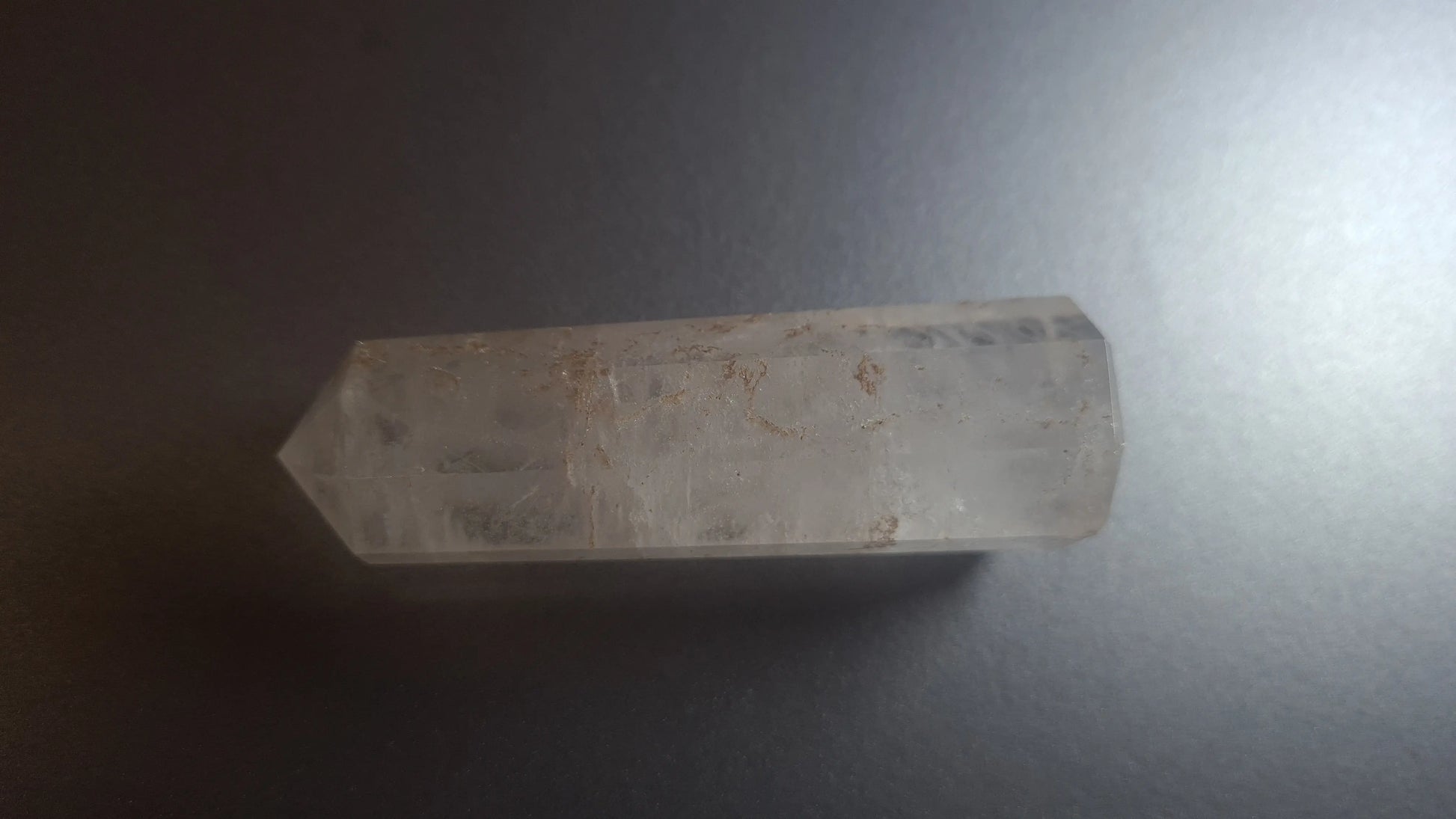 Tour de cristal de quartz 8 faces 7.7cm Cristal Roche