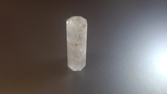 Tour de cristal de quartz 8 faces 7.7cm Cristal Roche