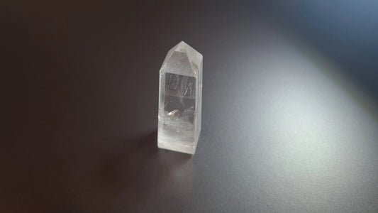 Tour de cristal de quartz 4 faces 7cm Cristal Roche