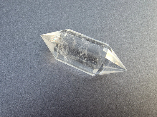 Cristal de quartz - 12 facettes - 5.5 x 2 cm - 28.5g Ma boutique