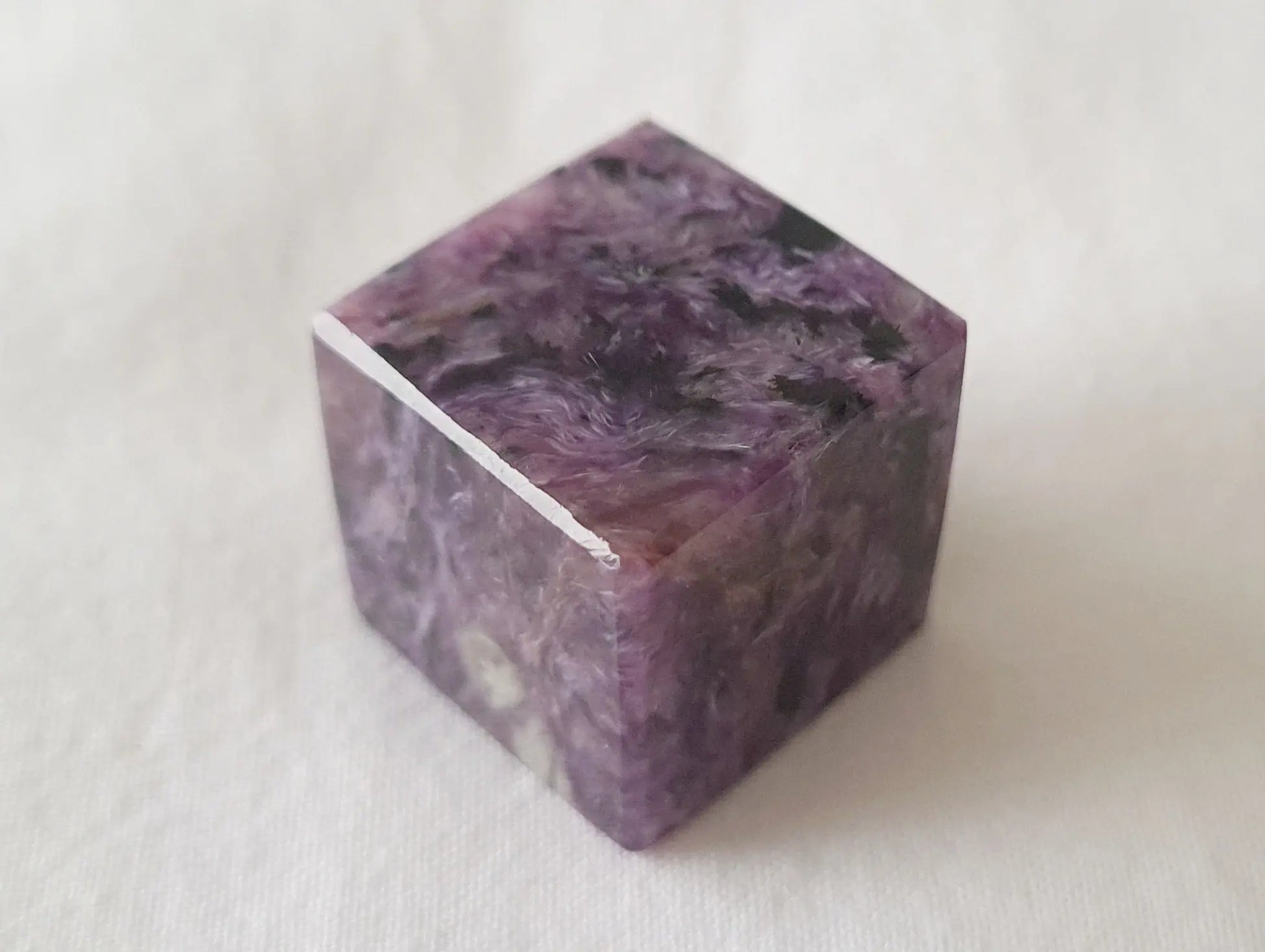 Cubes de charoïte 2cm Cristal Roche