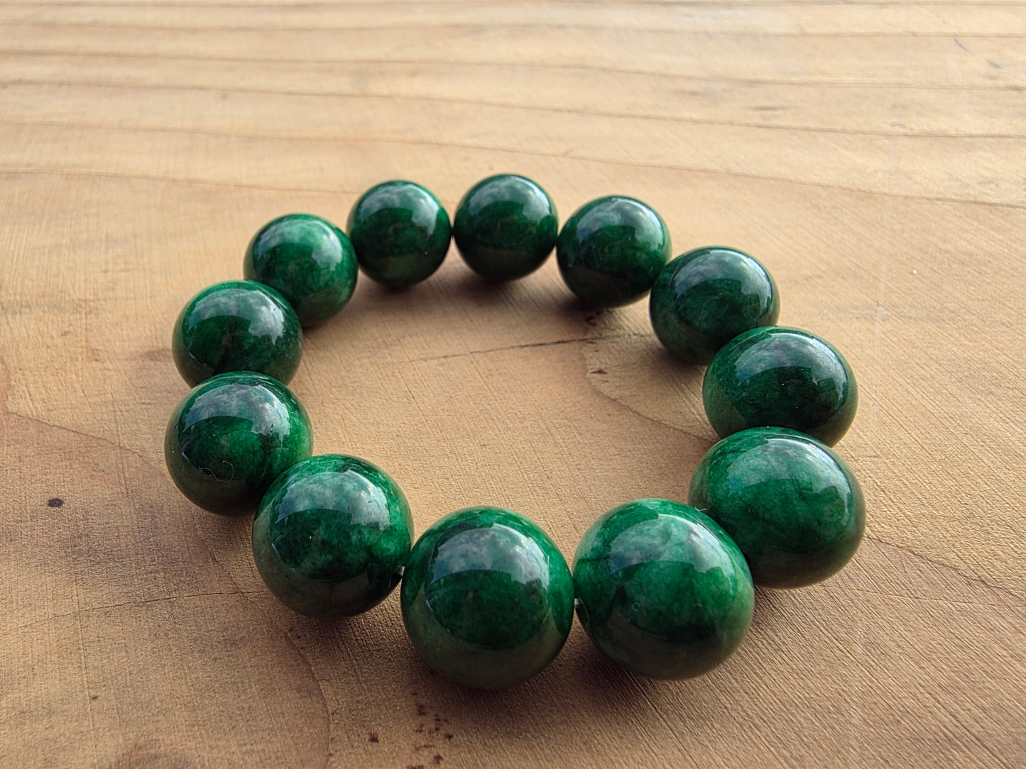 Bracelet en jade néphrite vert intense de Chine 14mm Cristal Roche