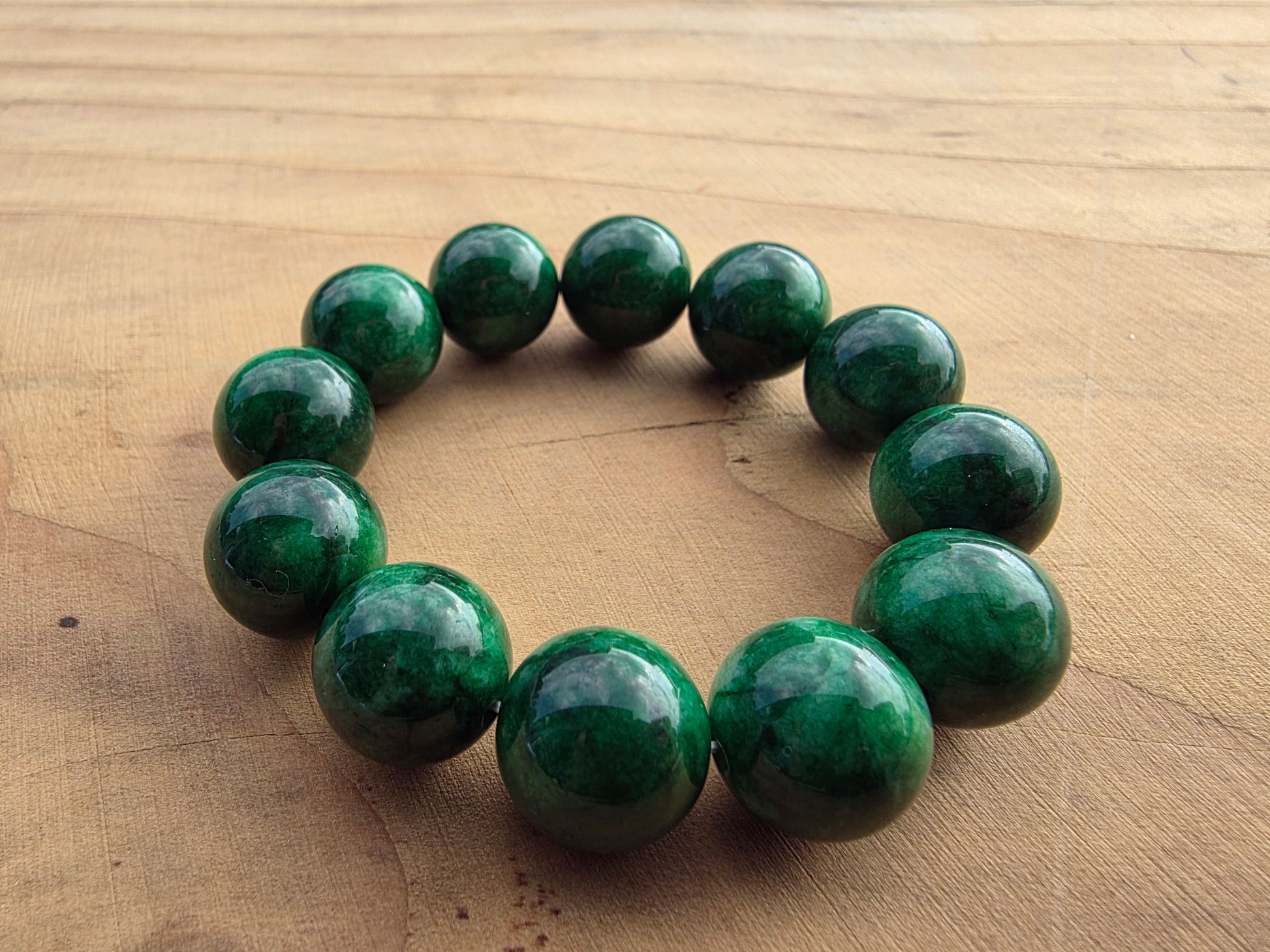 Bracelet en jade néphrite vert intense de Chine 14mm Cristal Roche