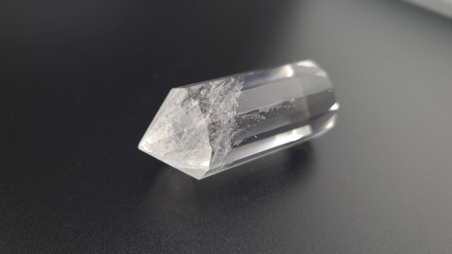 Cristal de quartz - 12 facettes - 5.6 x 1.8 cm - 30g Ma boutique