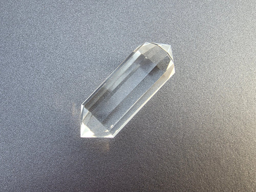 Cristal de quartz – 12 facettes - 4.8 x 1.7 cm - 20.7g Ma boutique