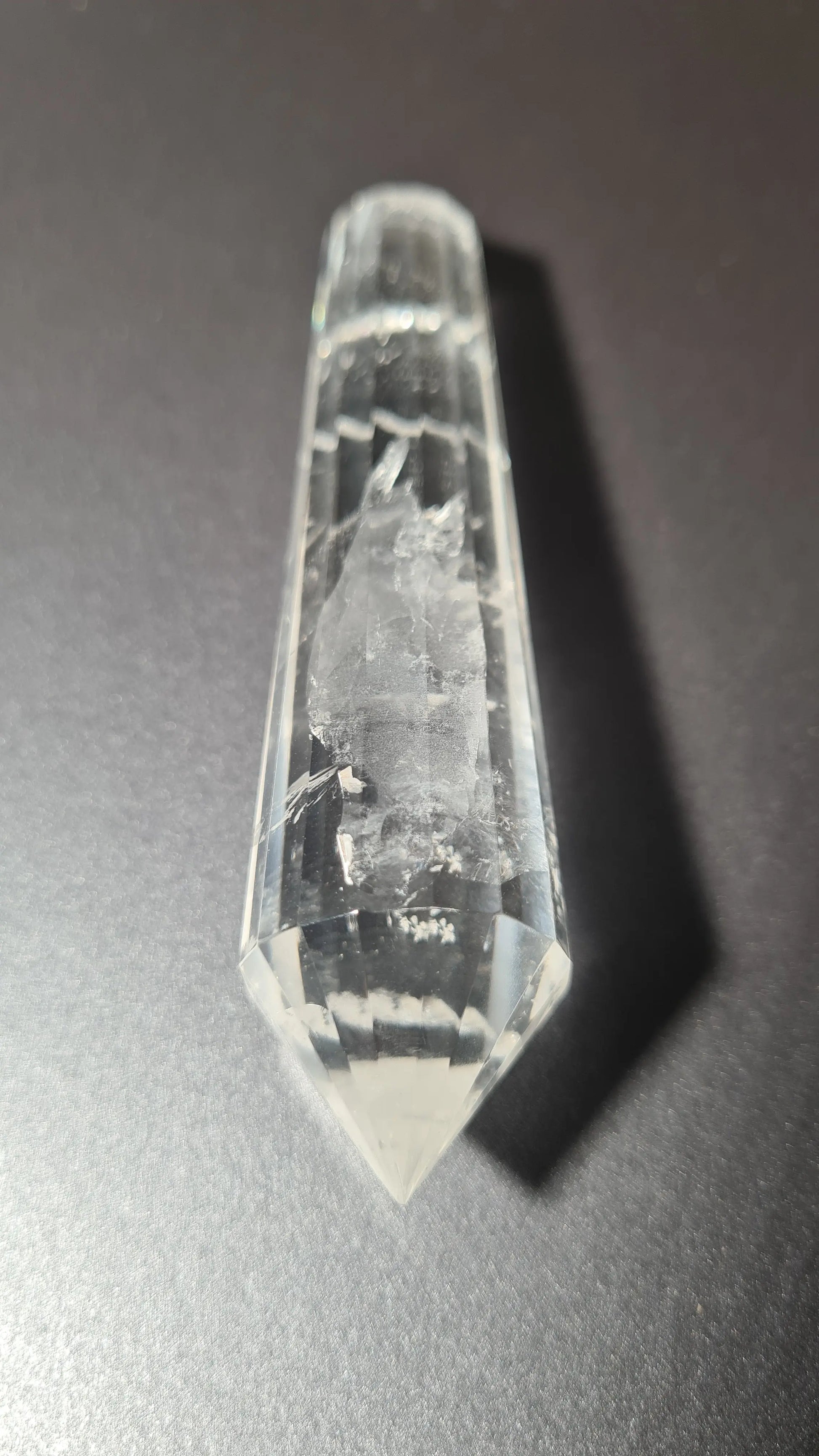 Cristal de quartz - 16 facettes - 10.7 x 2.3 cm - 73.9g Ma boutique