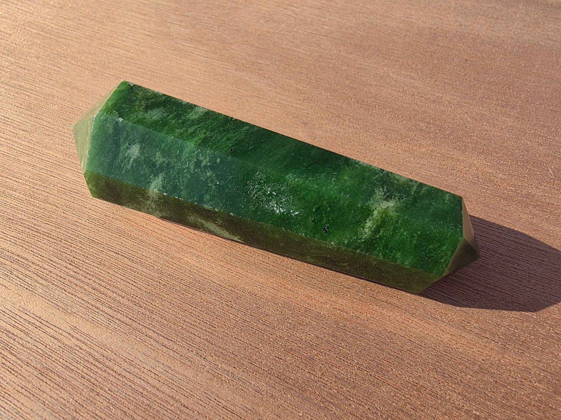 Vogel en jade néphrite du Canada Cristal Roche
