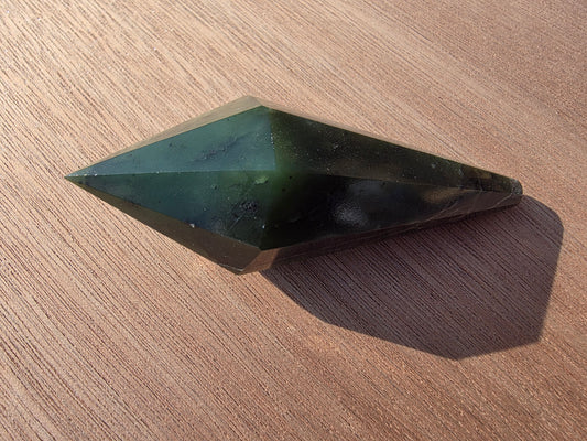 Vogel en jade néphrite du Canada Cristal Roche