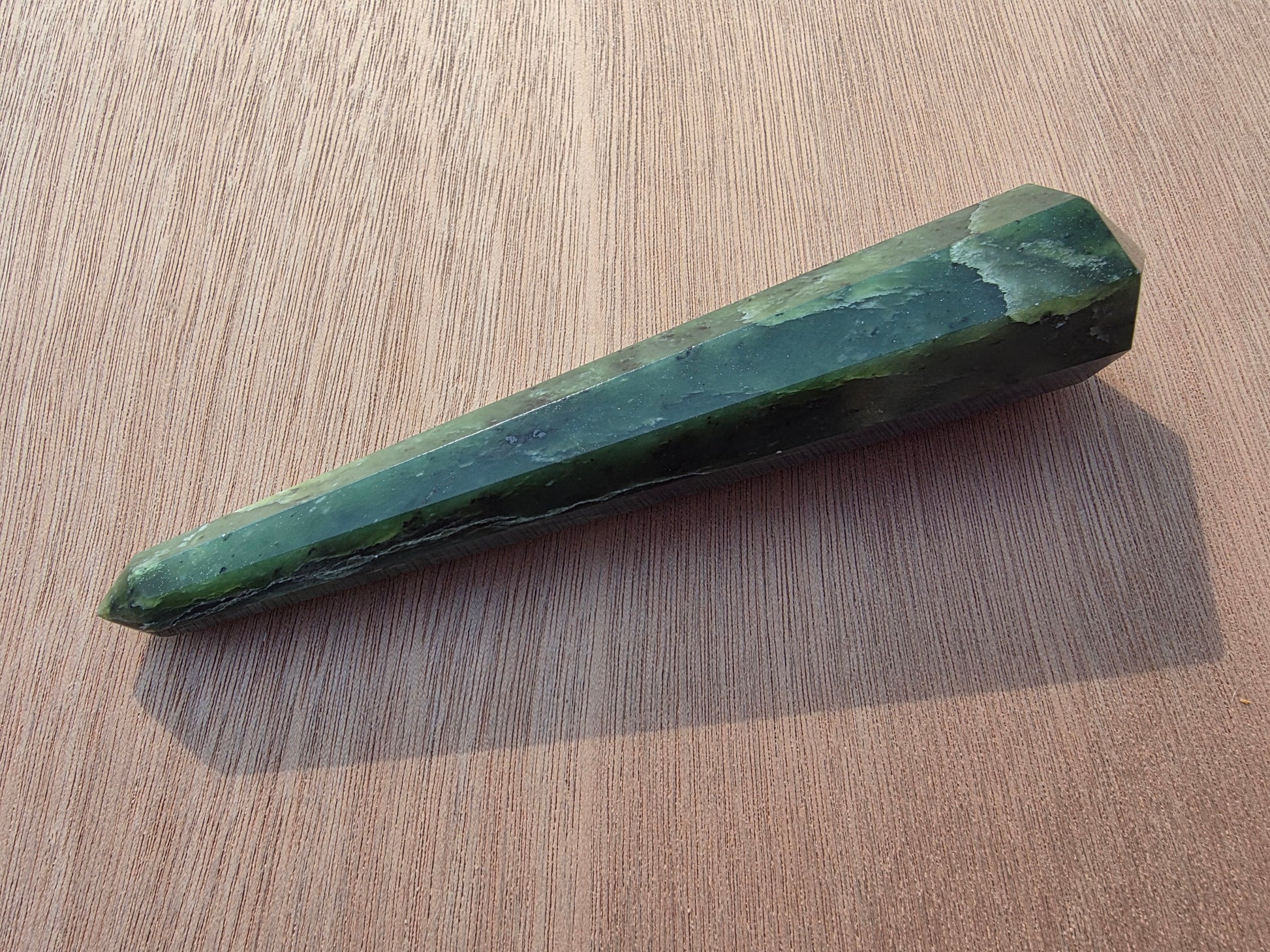 Vogel en jade néphrite du Canada Cristal Roche