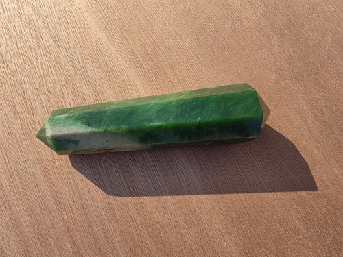 Vogel en jade néphrite du Canada Cristal Roche