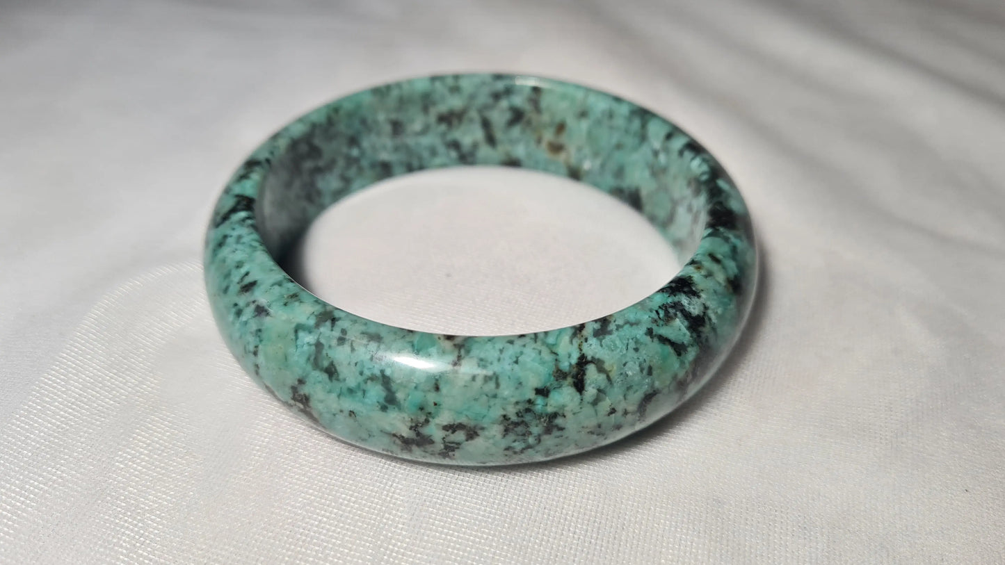 Bracelet massif "jonc" en turquoise Cristal Roche