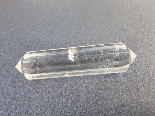 Cristal de quartz - 12 facettes - 6.7 x 1.6 cm - 28.6g Ma boutique