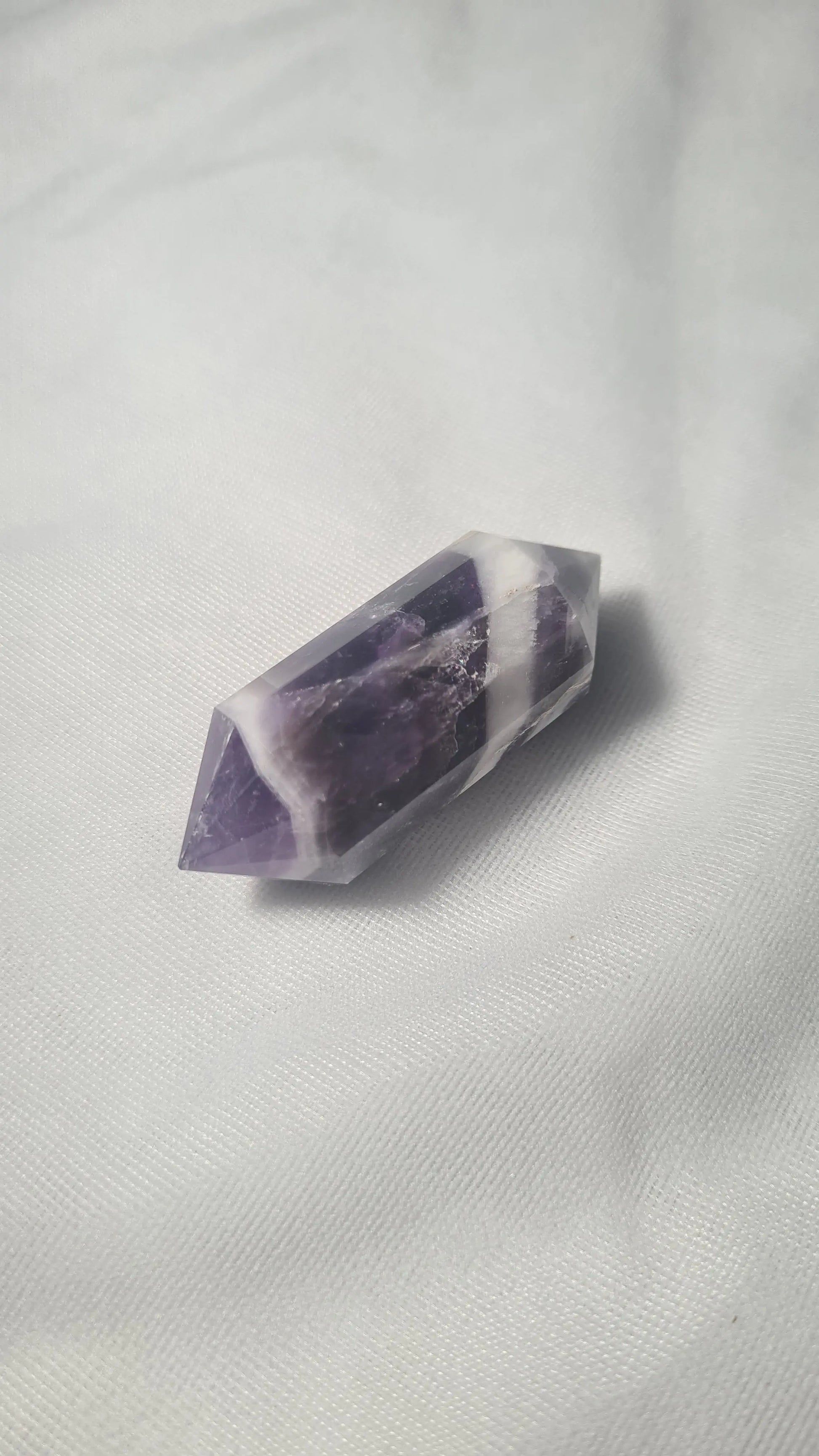 Améthyste taillée 12 facettes 5.3x2cm Cristal Roche