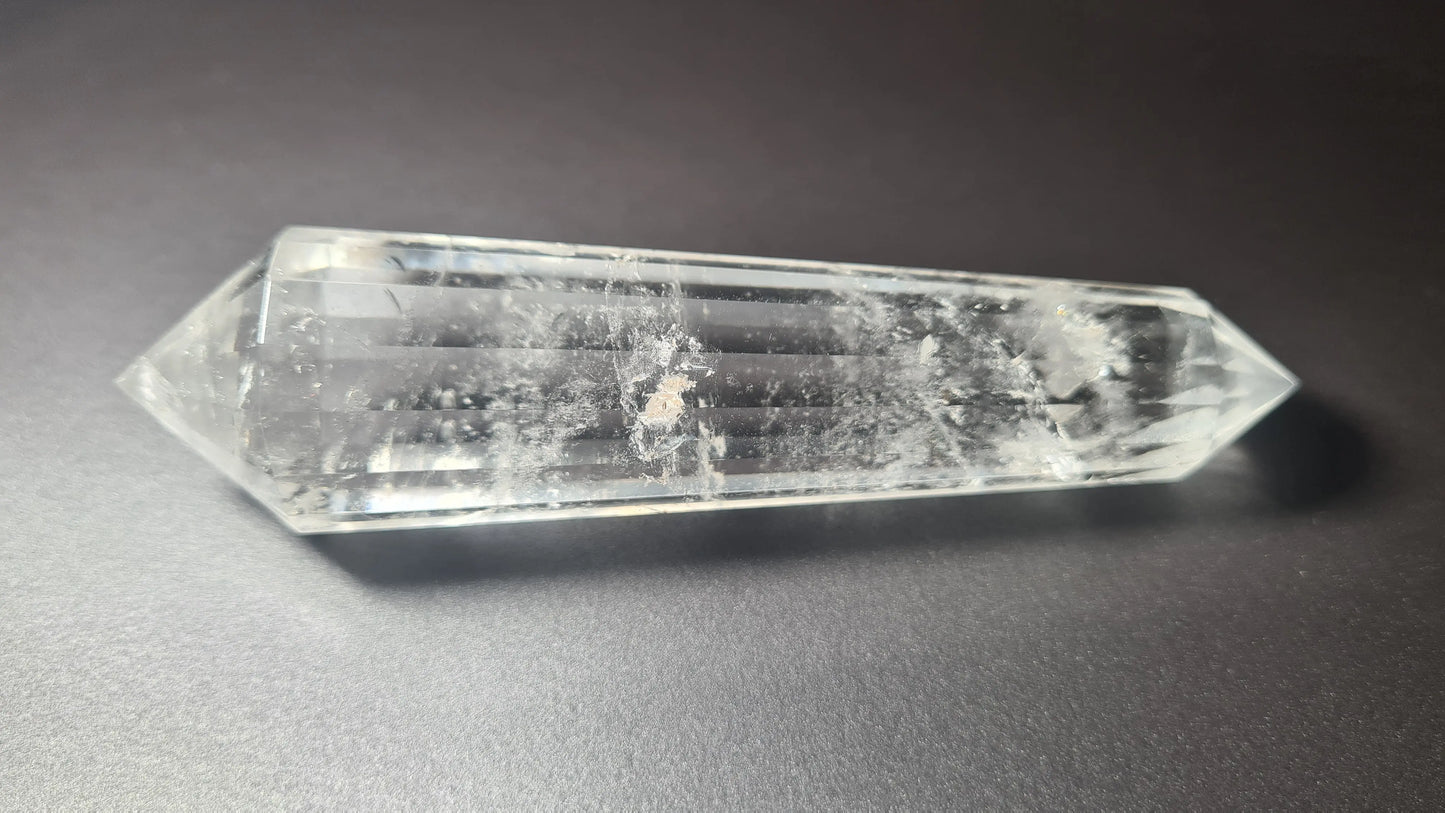 Cristal de quartz - 16 facettes - 12.1 x 2.9 cm - 126.9g Ma boutique
