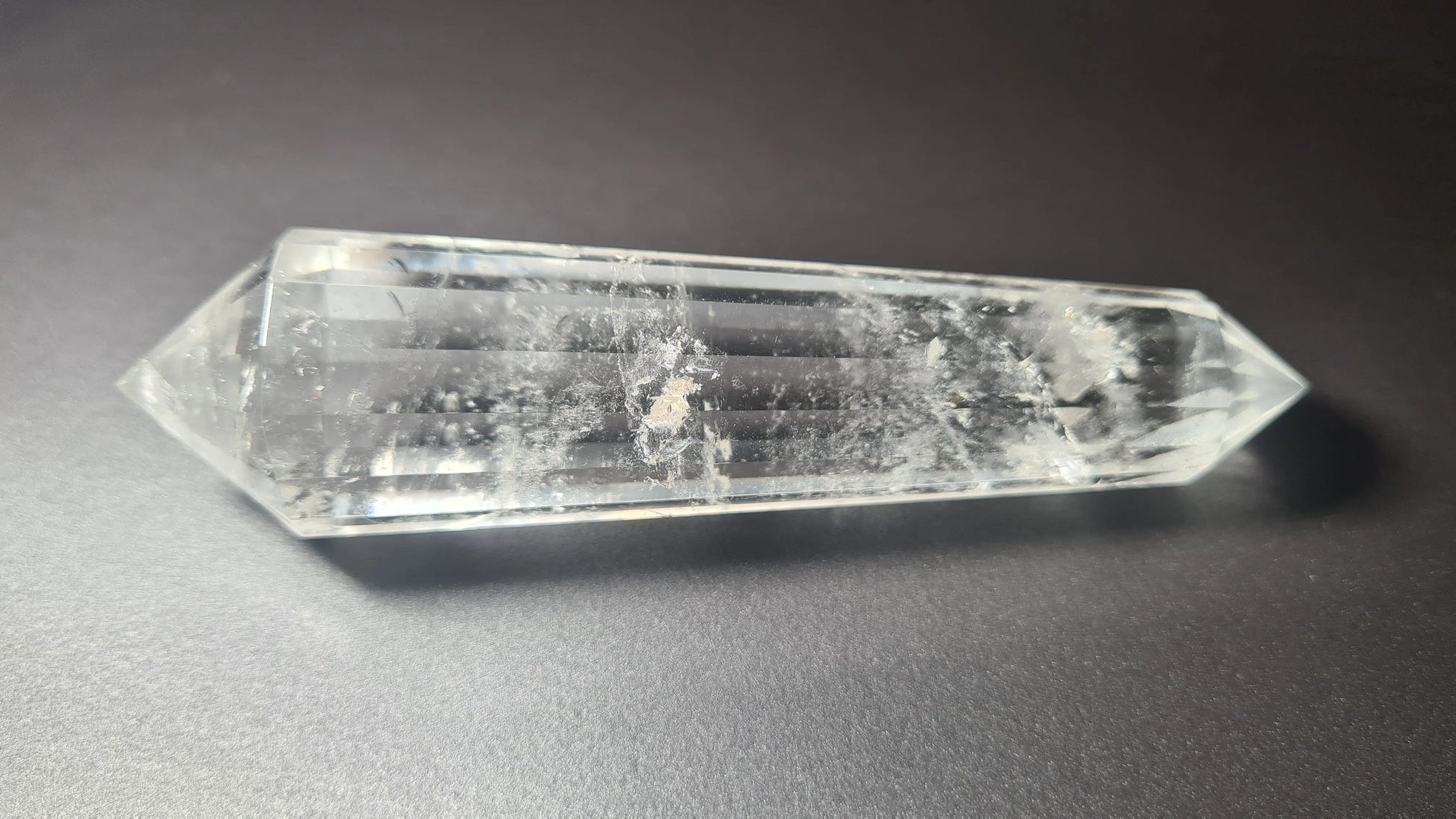Cristal de quartz - 16 facettes - 12.1 x 2.9 cm - 126.9g Ma boutique