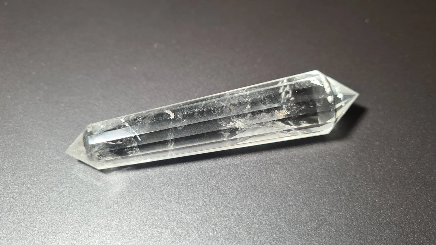 Cristal de quartz - 16 facettes - 10.7 x 2.3 cm - 73.9g Ma boutique