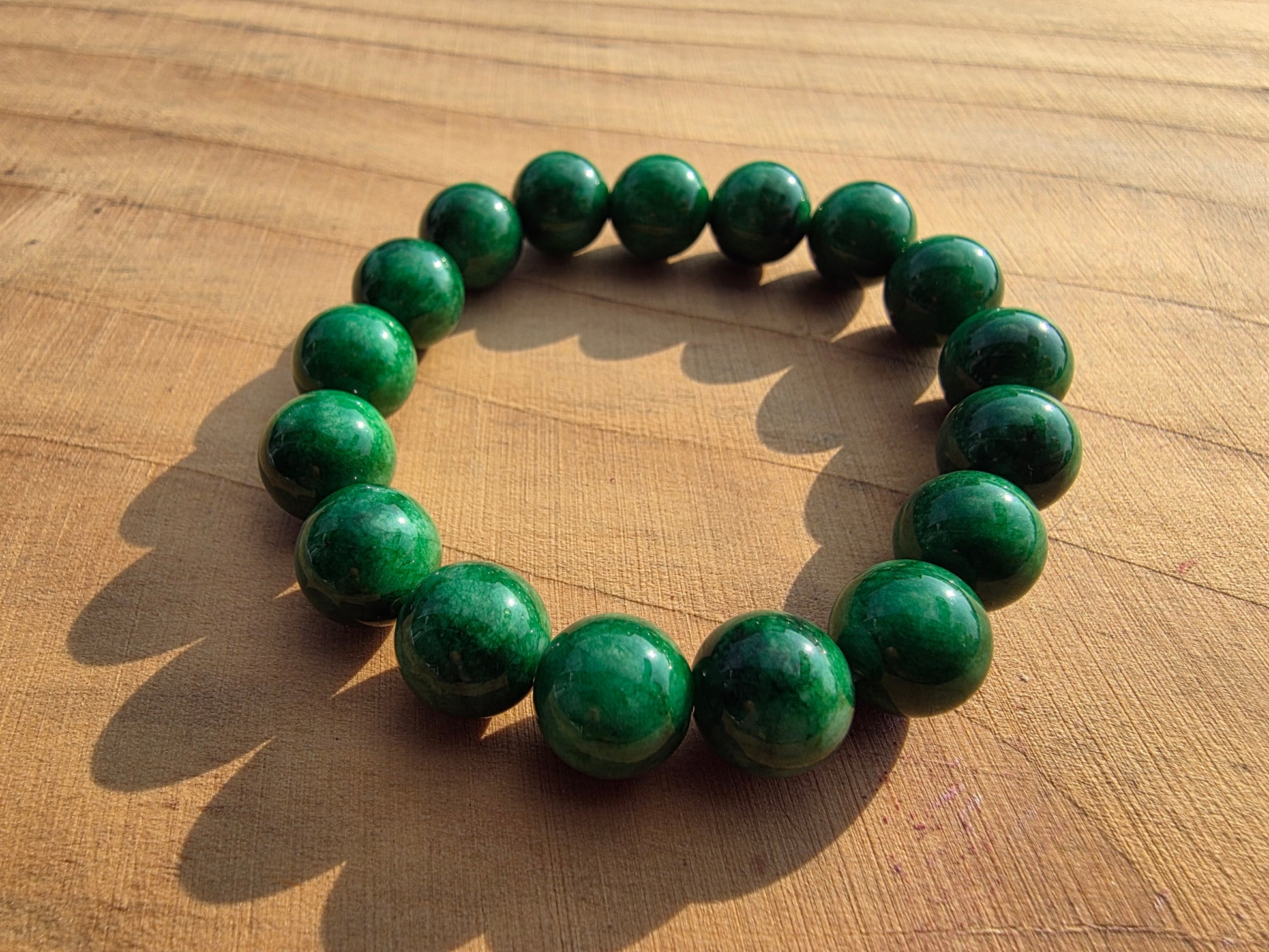 Bracelet en jade néphrite vert intense de Chine 10mm Cristal Roche