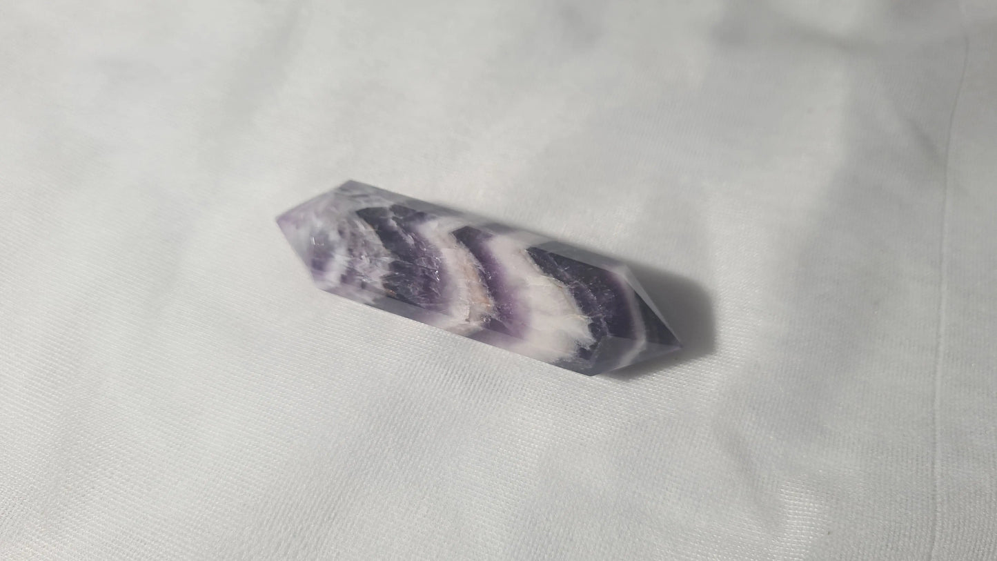 Améthyste taillée 12 facettes 7.3x1.9cm Cristal Roche